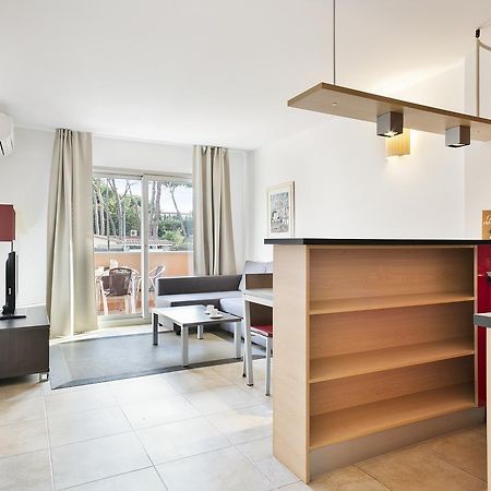 Aparthotel Bardon Castelldefels Kültér fotó