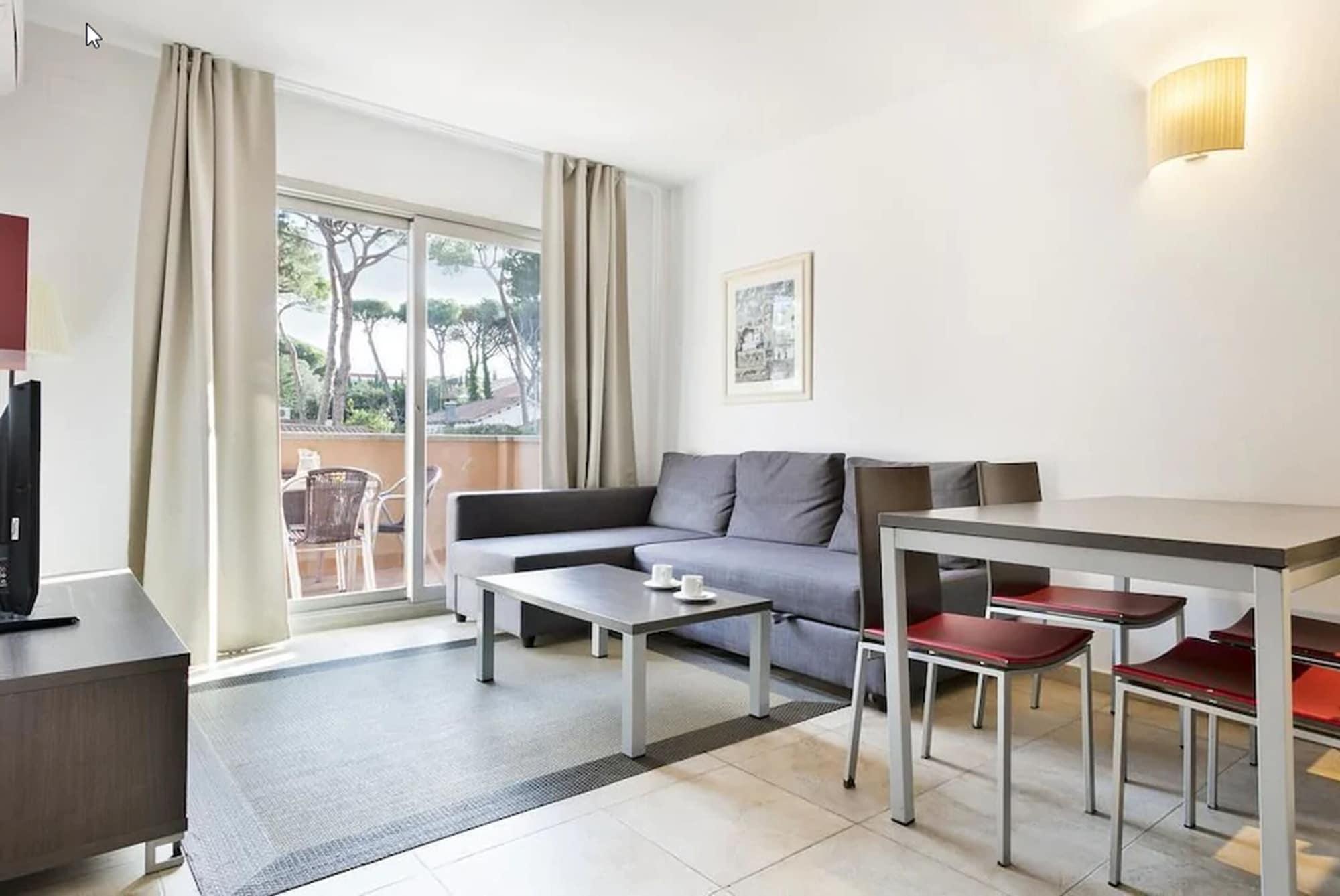 Aparthotel Bardon Castelldefels Kültér fotó