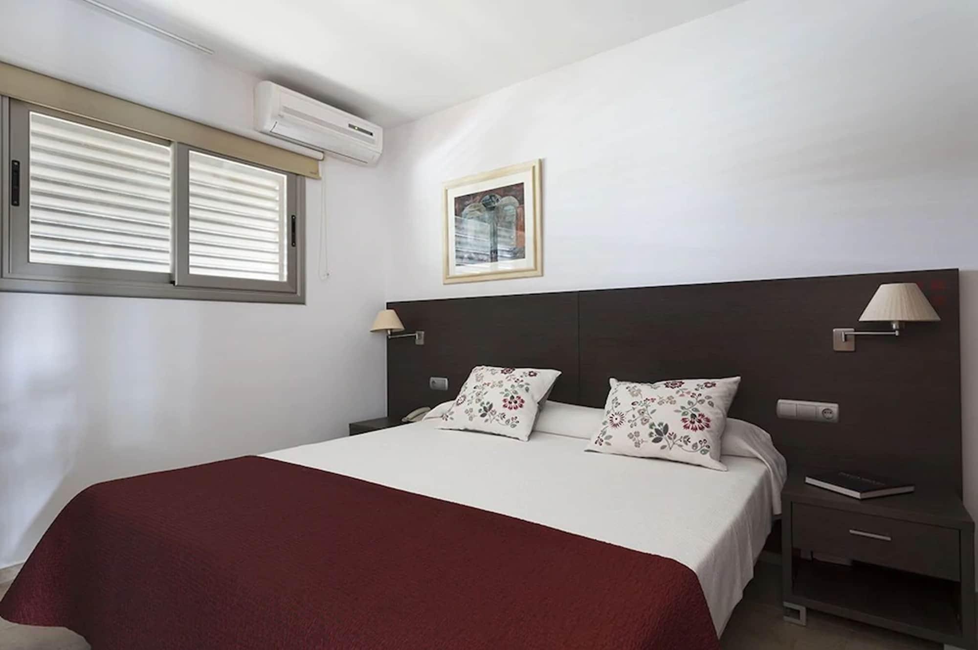 Aparthotel Bardon Castelldefels Kültér fotó