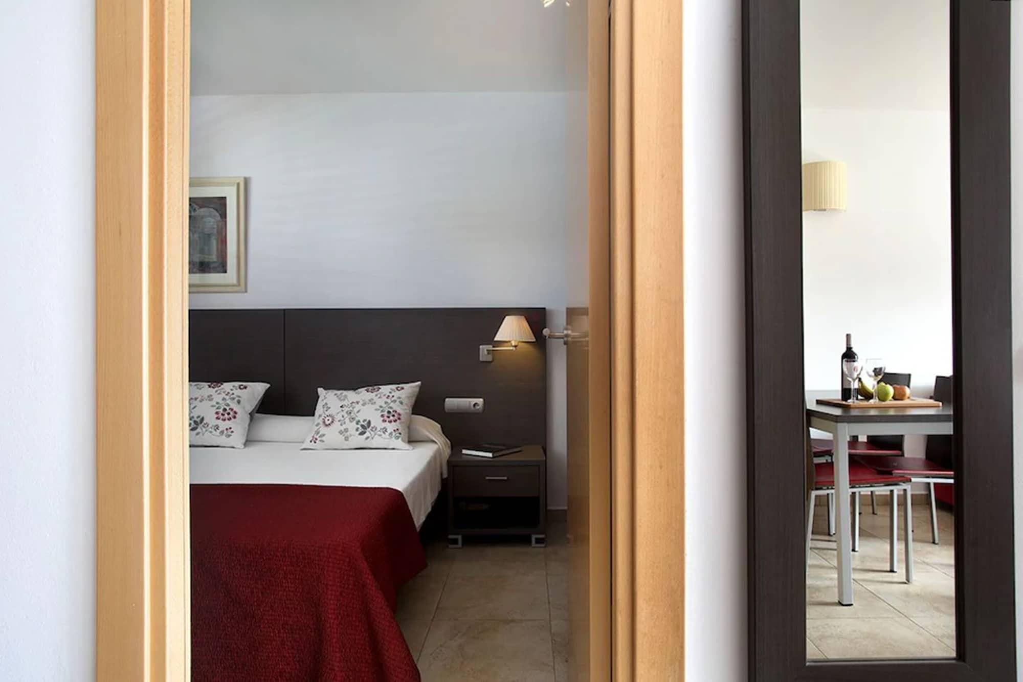 Aparthotel Bardon Castelldefels Kültér fotó