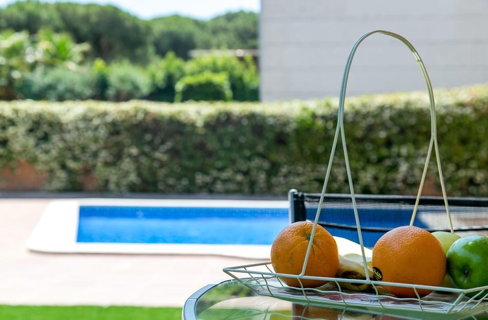 Aparthotel Bardon Castelldefels Kültér fotó