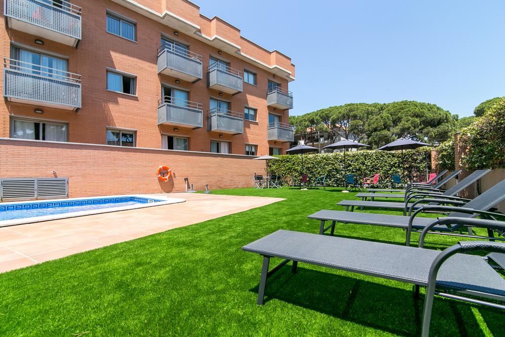 Aparthotel Bardon Castelldefels Kültér fotó
