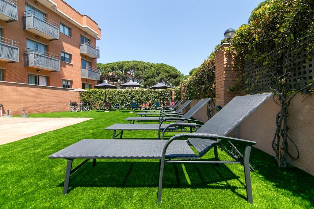 Aparthotel Bardon Castelldefels Kültér fotó