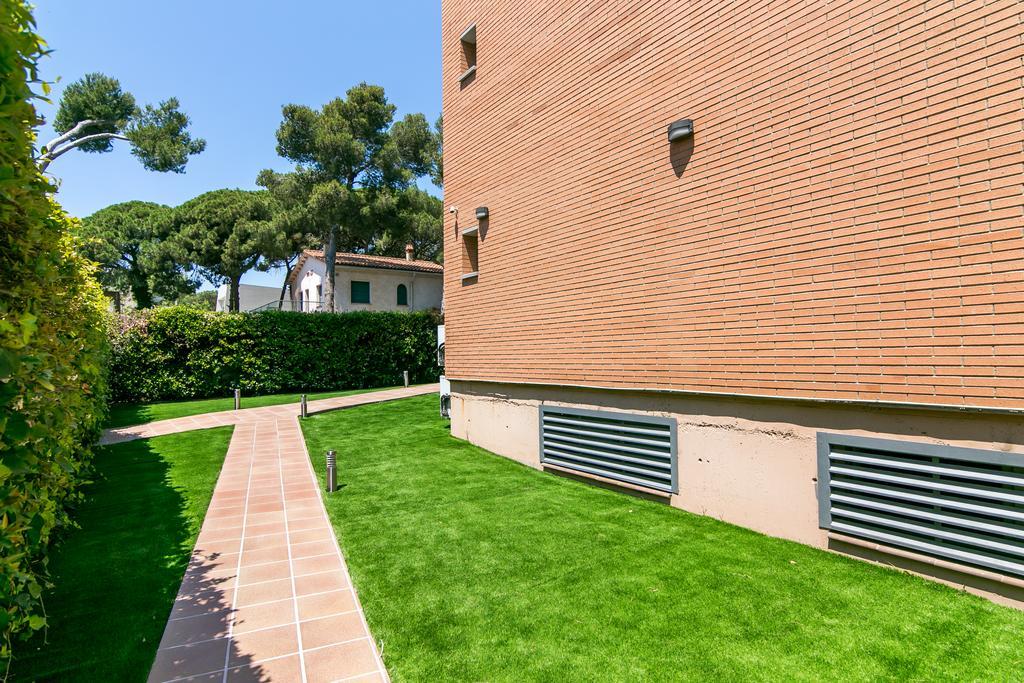 Aparthotel Bardon Castelldefels Kültér fotó