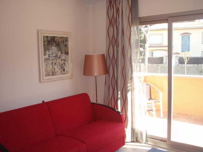 Aparthotel Bardon Castelldefels Kültér fotó