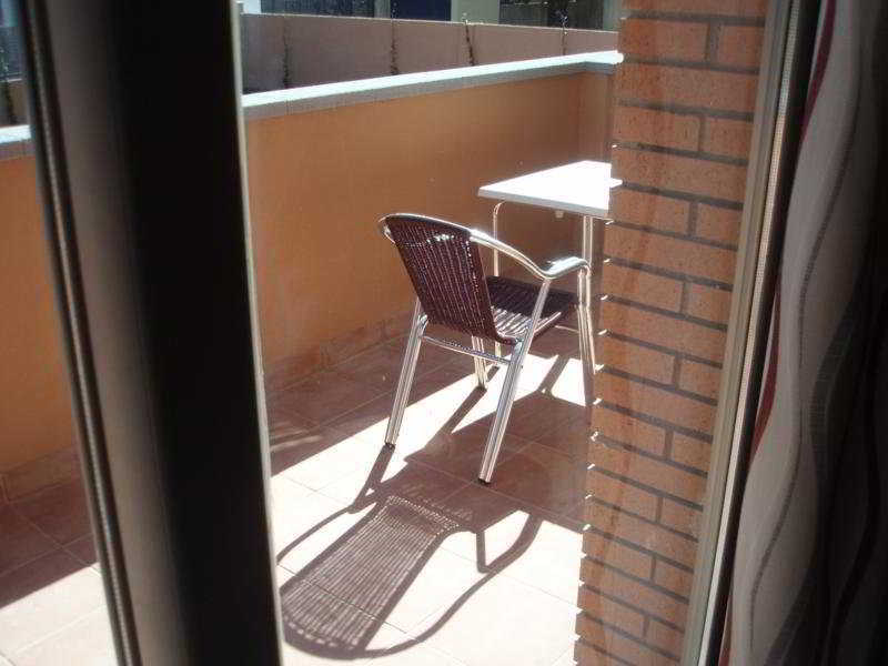 Aparthotel Bardon Castelldefels Kültér fotó