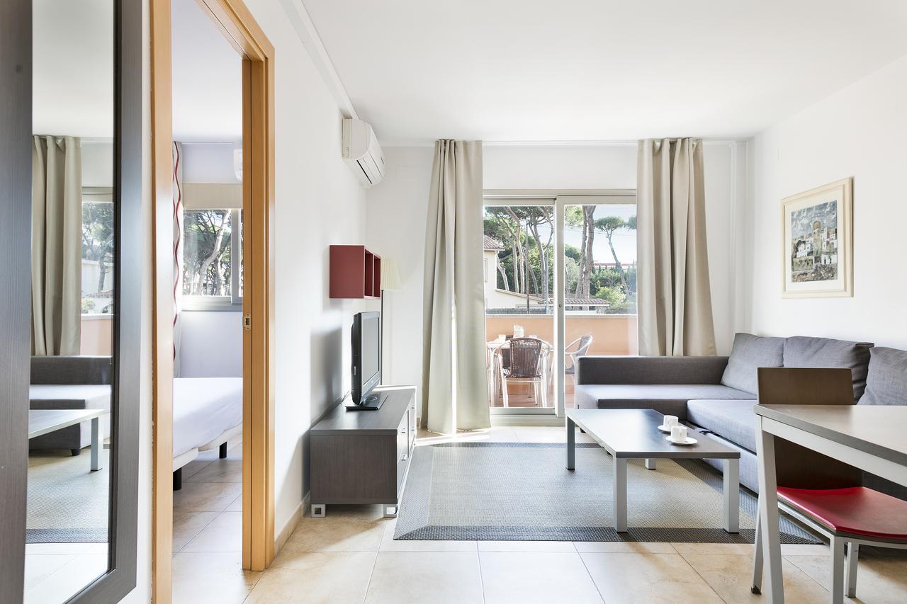 Aparthotel Bardon Castelldefels Kültér fotó